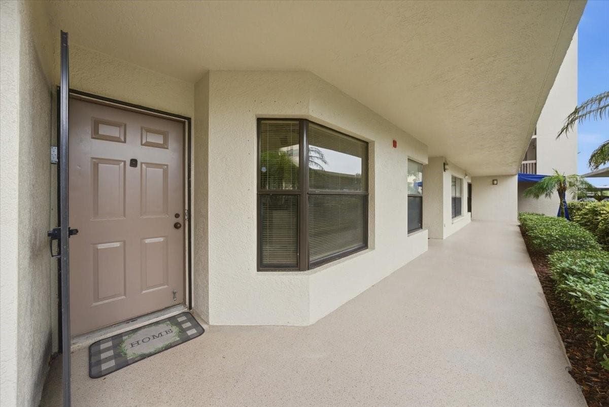 1332 PASADENA AVE S #102