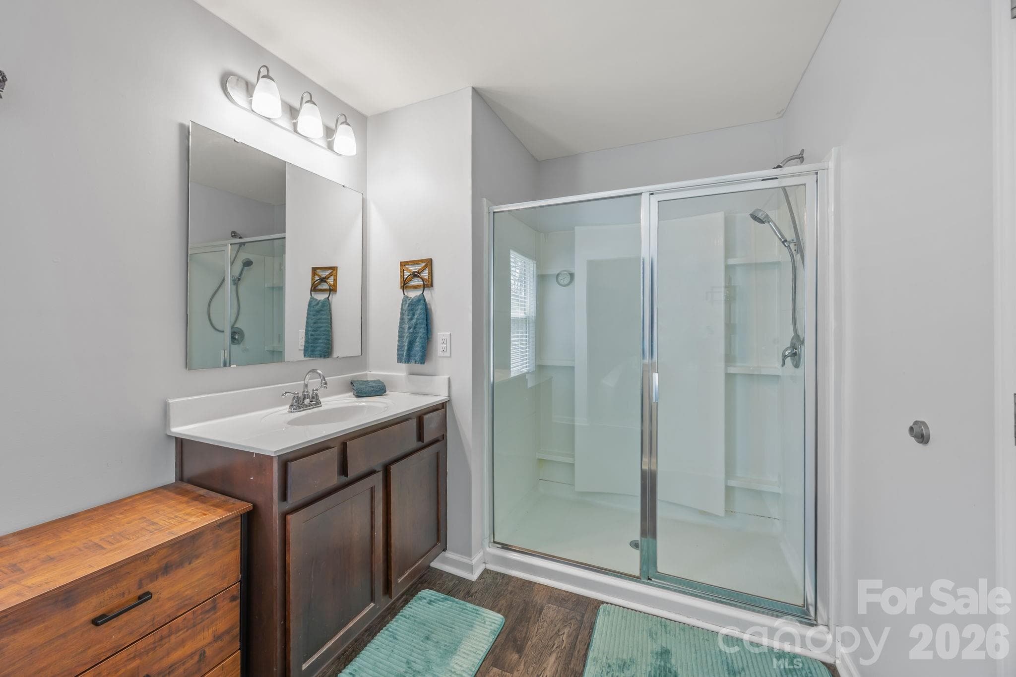 Ensuite bath - 813 Yorkshire Drive, Albemarle