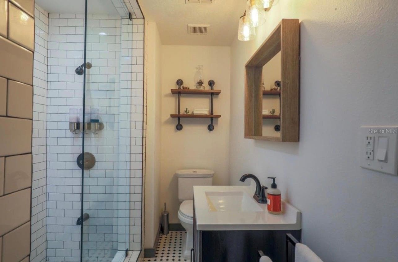 In law suite bathroom - 2831 MULFORD AVE, WINTER PARK