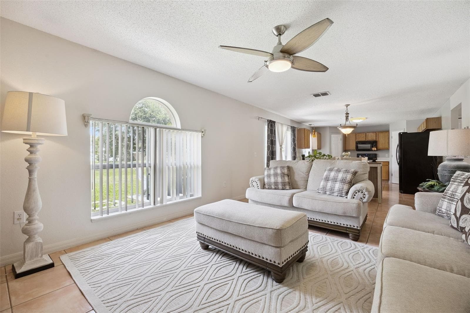 Family room - 670 BROWN BEAR CT, ST CLOUD