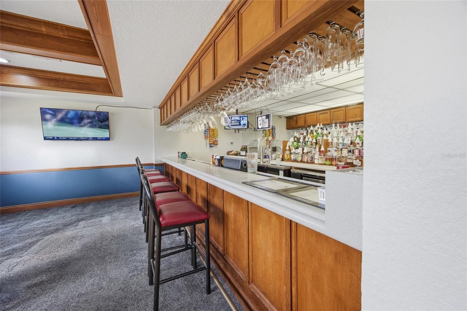 Bar - 4905 KELSO ST, LEESBURG