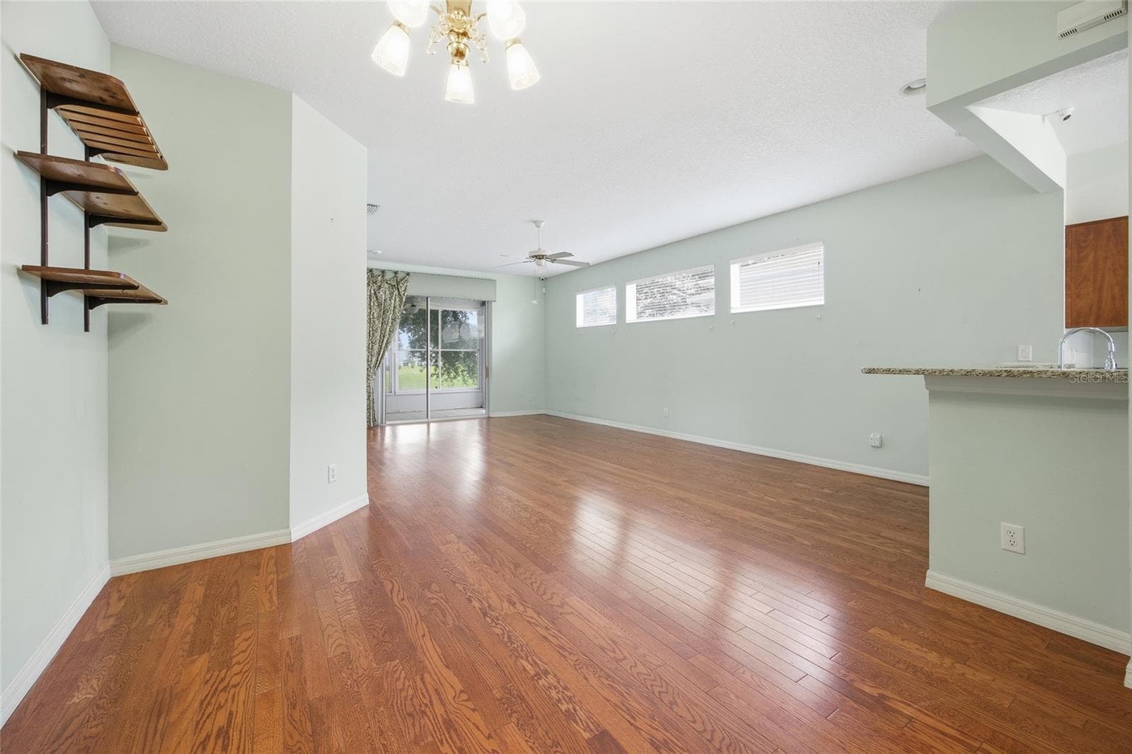 Livingroom wood flooring - 4905 KELSO ST, LEESBURG