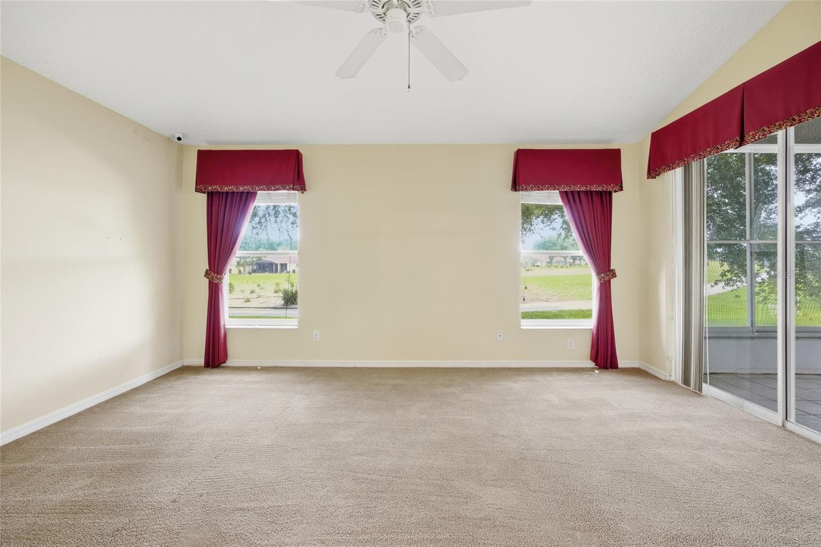 Primary Bedroom with slider to lanai - 4905 KELSO ST, LEESBURG
