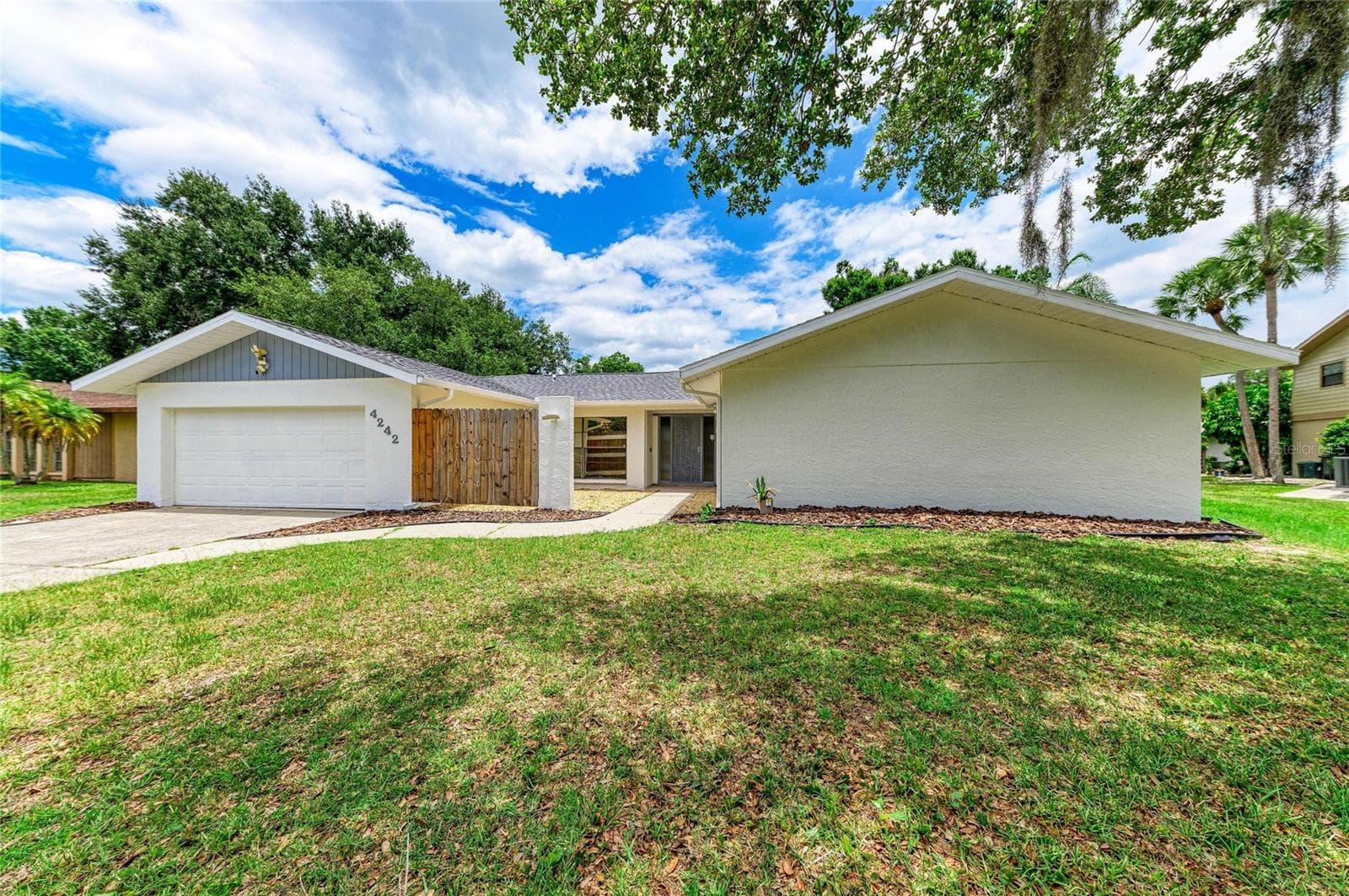 View from street - 4242 DRYDEN CIR, SARASOTA