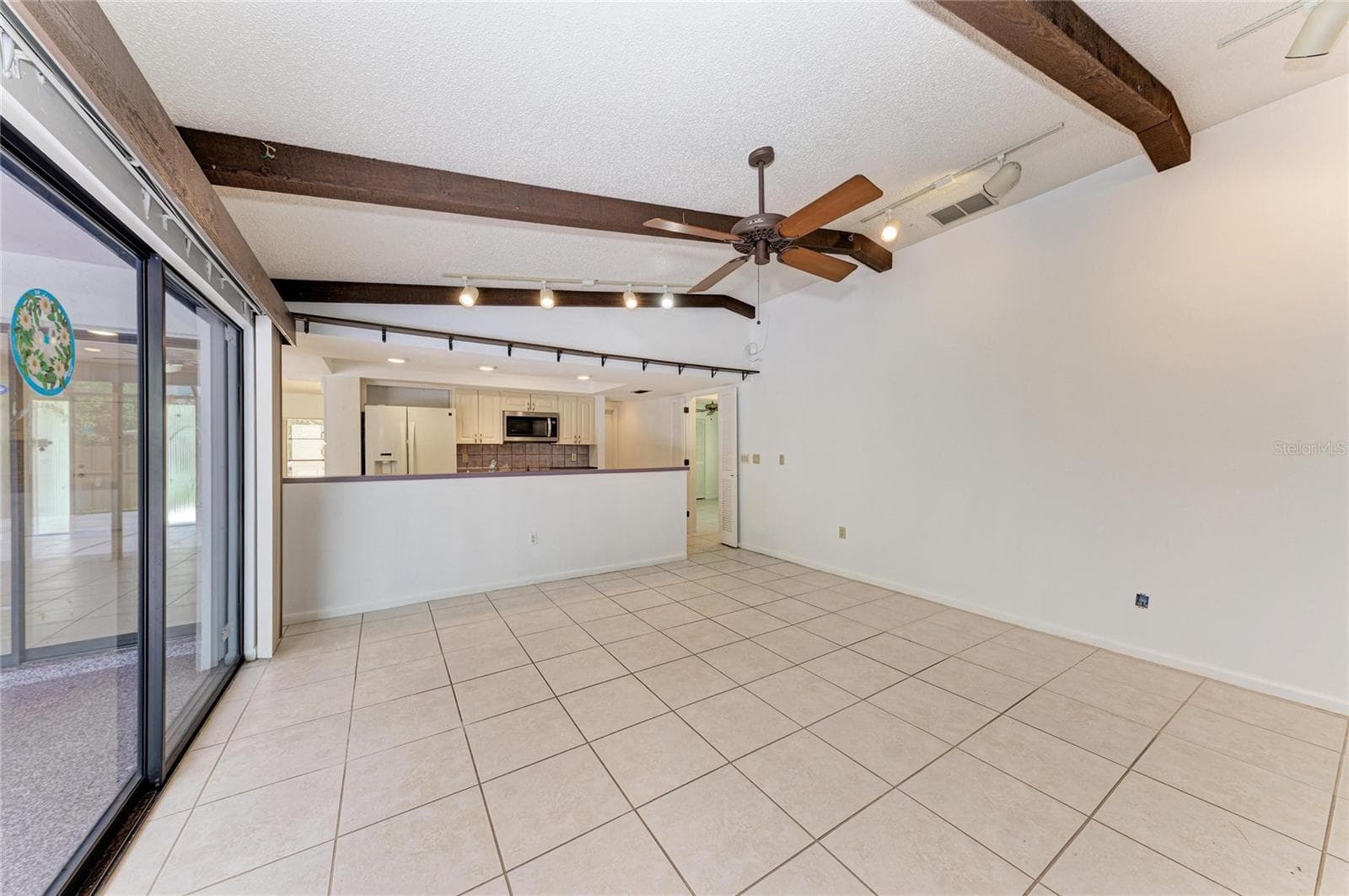 Family room and kitchen - 4242 DRYDEN CIR, SARASOTA