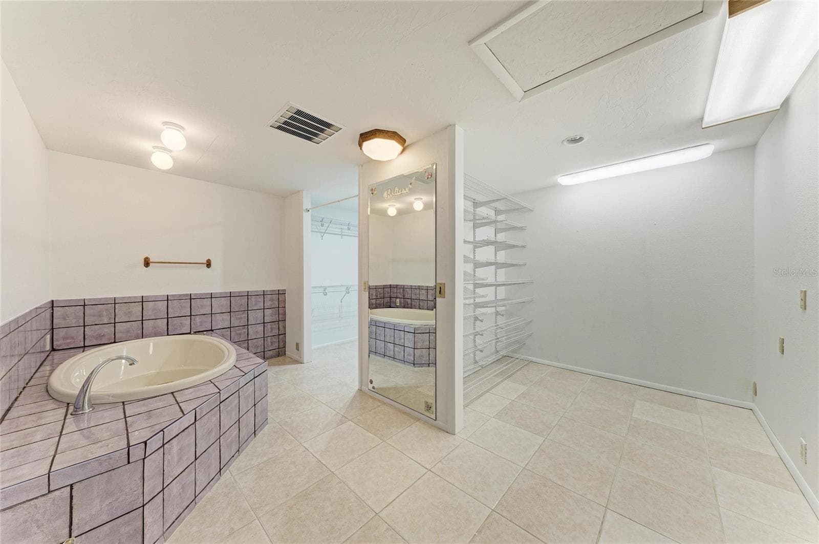 primary soaking tub with glamour closet - 4242 DRYDEN CIR, SARASOTA