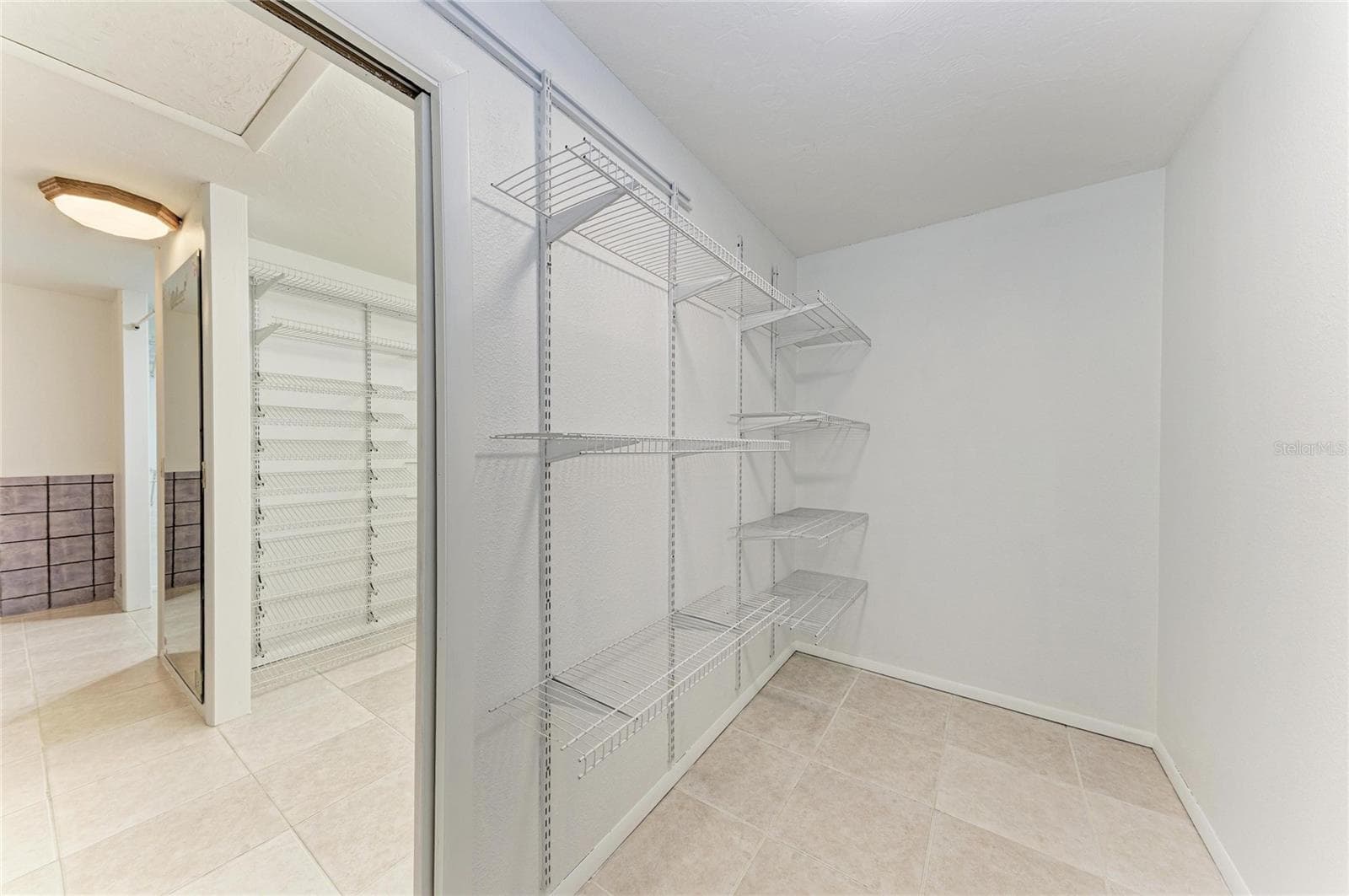 primary soaking tub with glamour closet - 4242 DRYDEN CIR, SARASOTA