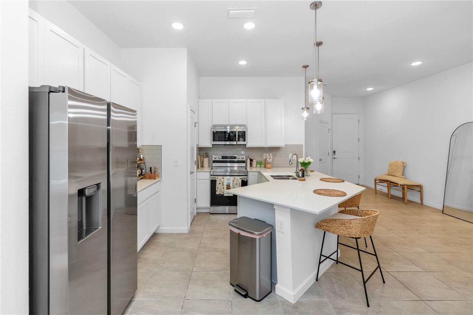 Townhouse at 10340 EBB TIDE LN, ORLANDO, photo 3 of 36