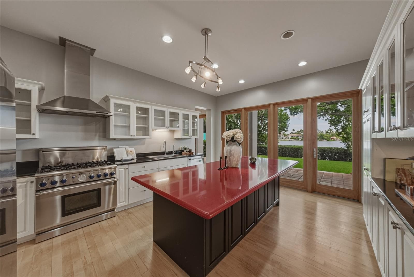 Single Family Residence at 838 MONTEREY BLVD NE, ST PETERSBURG, photo 3 of 82