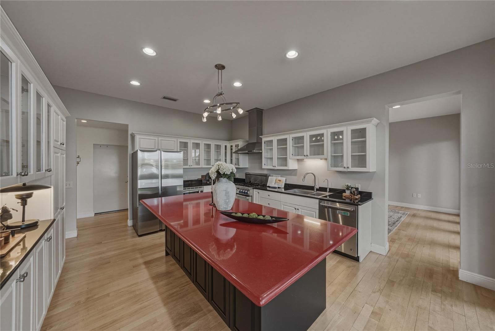 Single Family Residence at 838 MONTEREY BLVD NE, ST PETERSBURG, photo 16 of 82