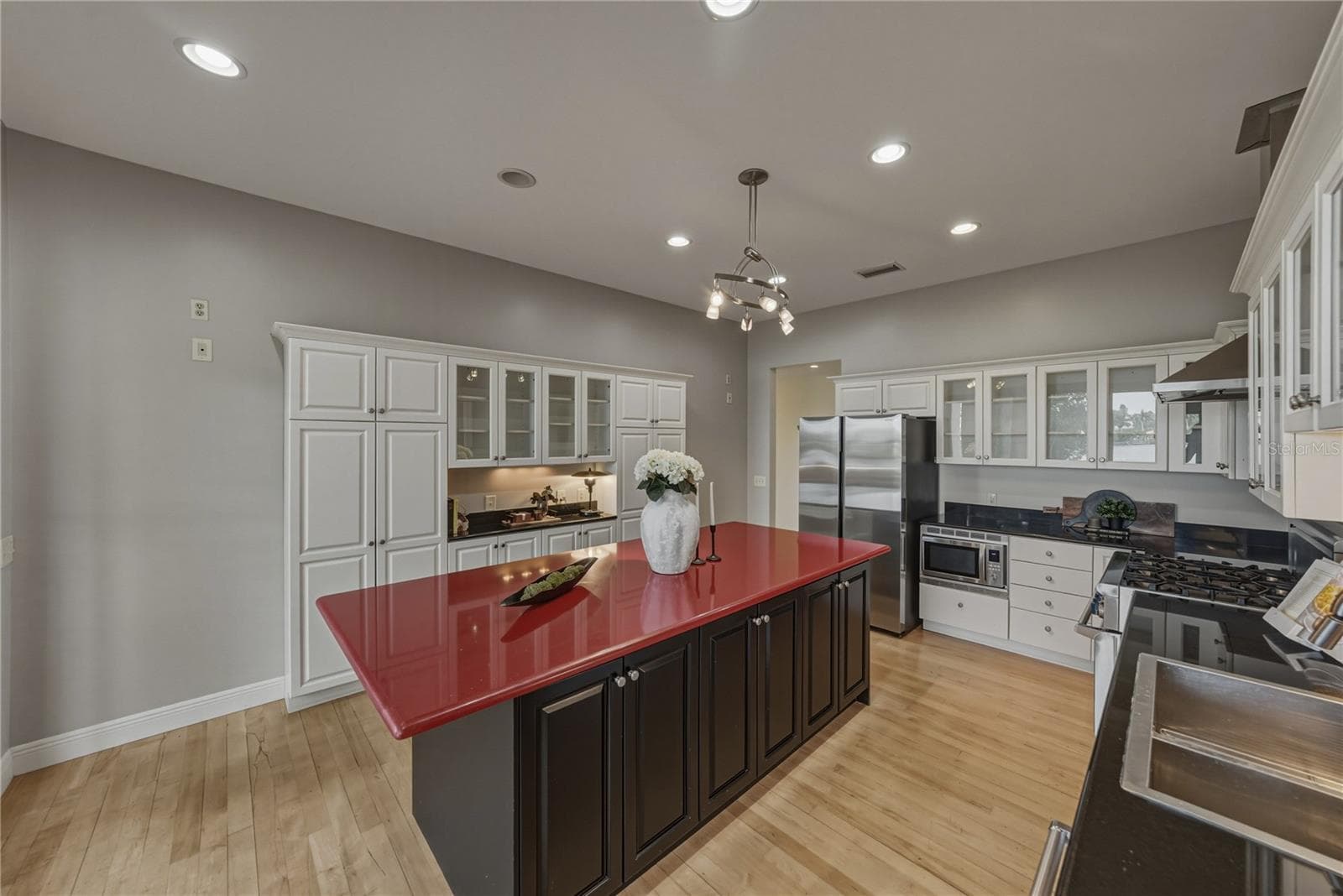 Single Family Residence at 838 MONTEREY BLVD NE, ST PETERSBURG, photo 17 of 82