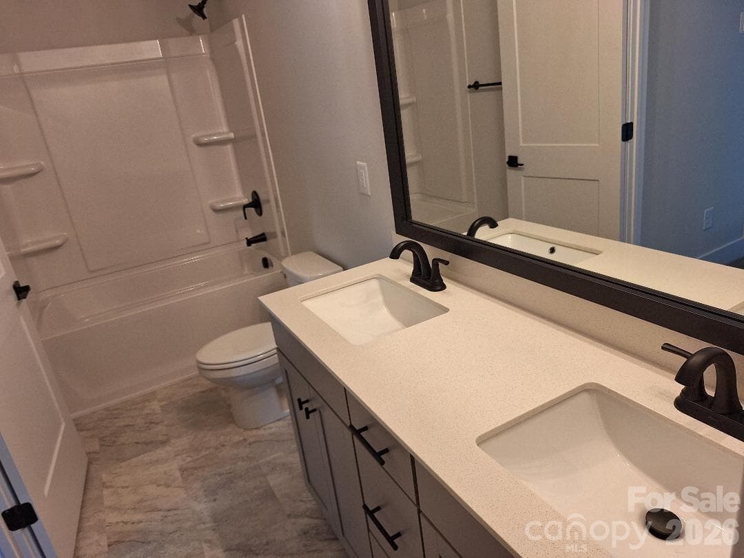 Upstairs Hall Bathroom - 136 Kerr Walk Drive, Statesville
