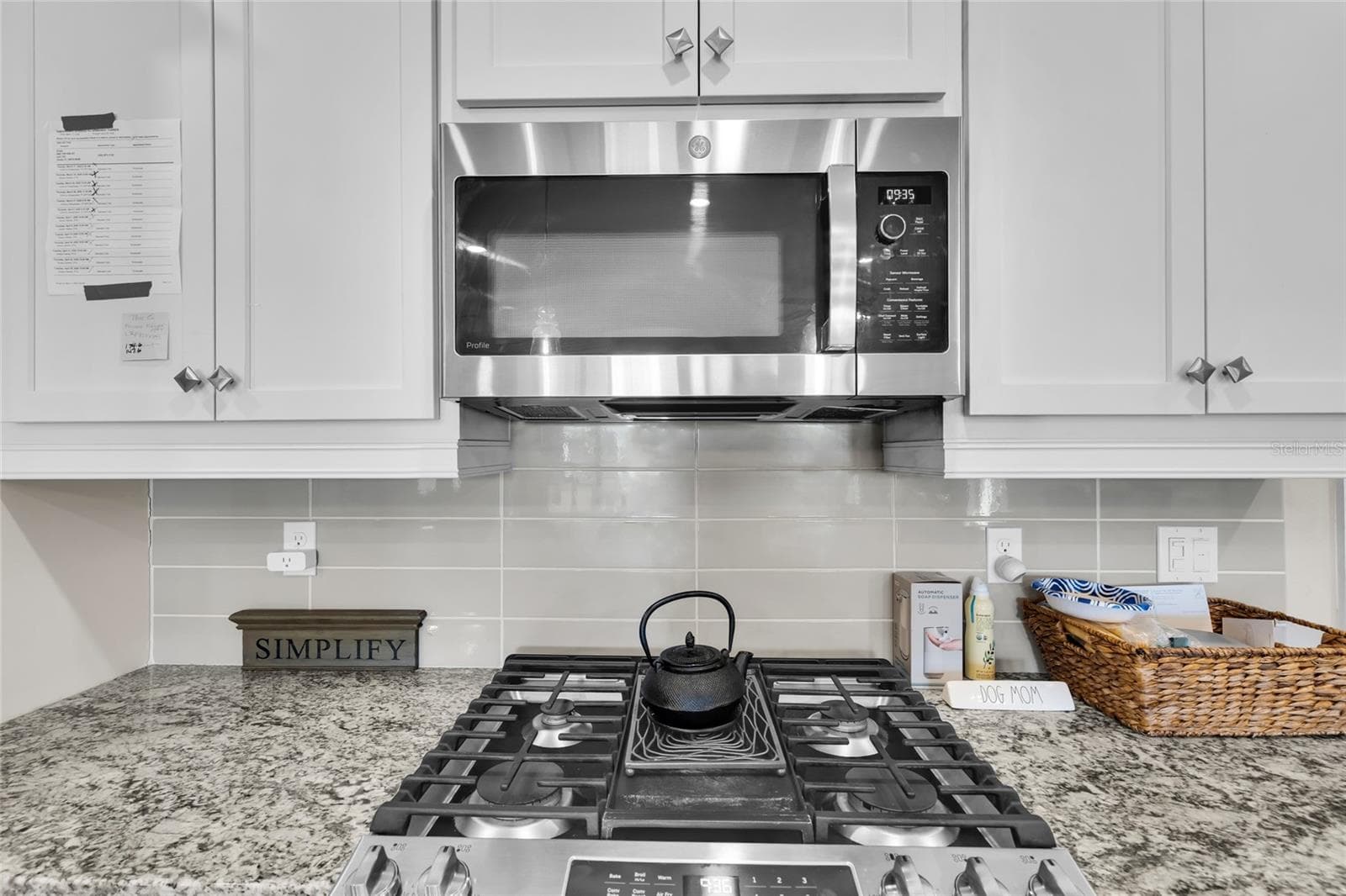 Stove and microwave - 4394 NW 54TH TER, OCALA