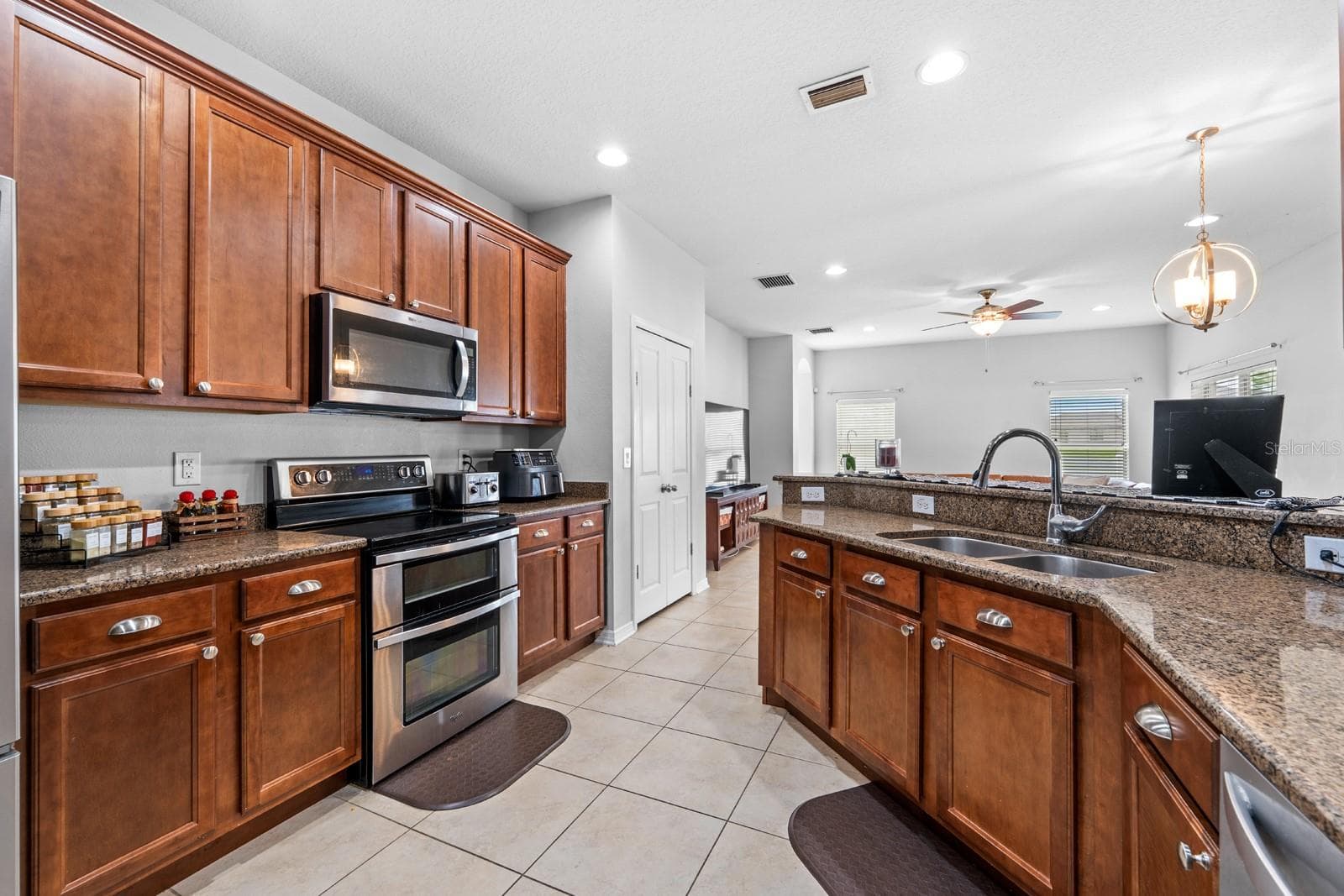 Single Family Residence at 6751 BOULDER RUN LOOP, WESLEY CHAPEL, photo 8 of 37