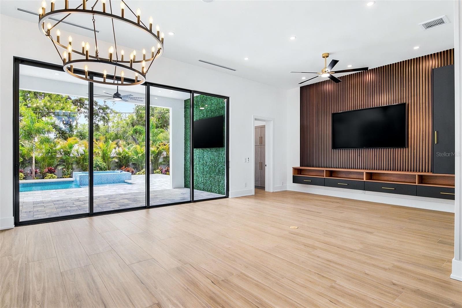 Single Family Residence at 1870 JASMINE DR, SARASOTA, photo 11 of 120