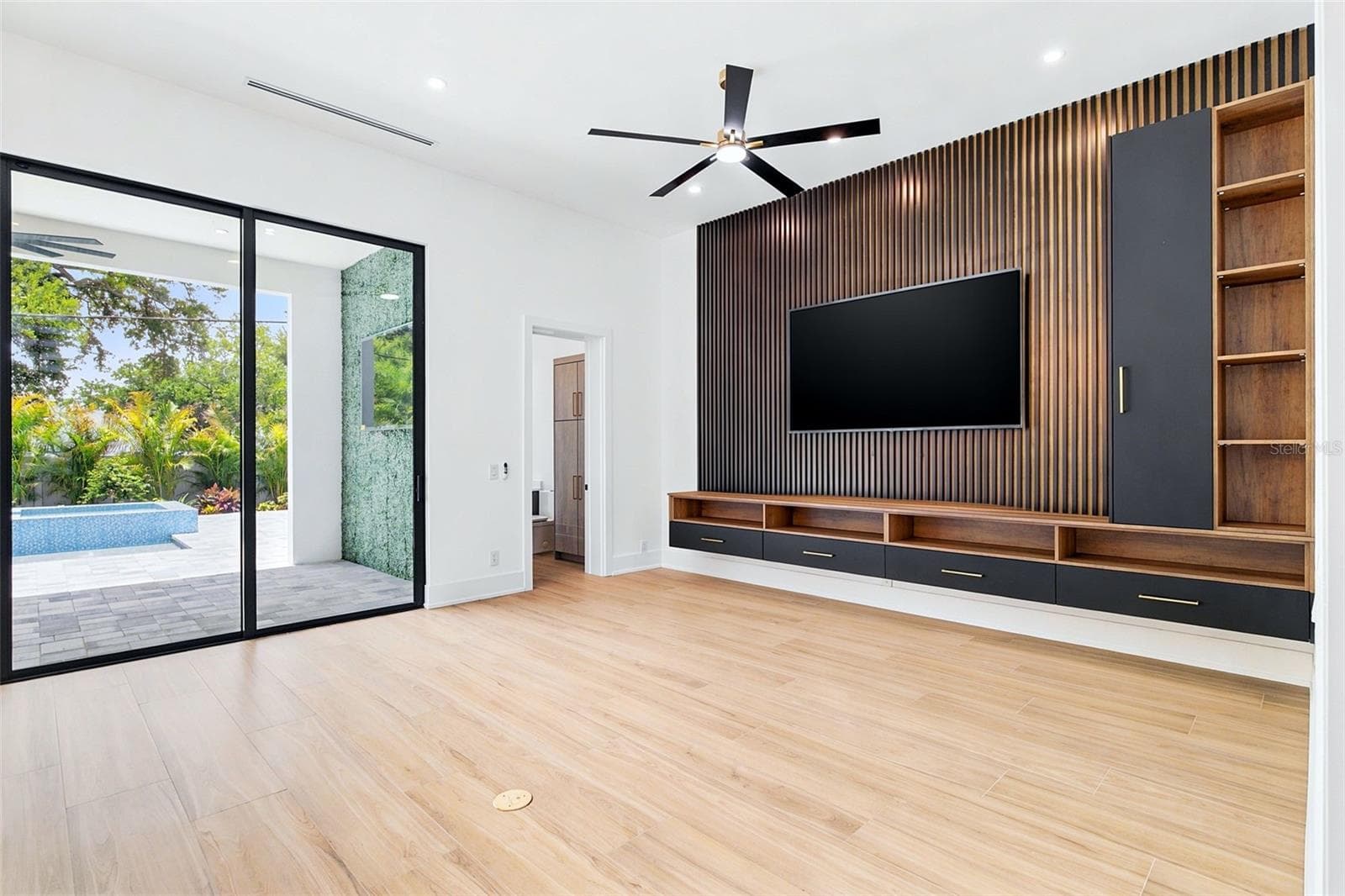 Single Family Residence at 1870 JASMINE DR, SARASOTA, photo 18 of 120