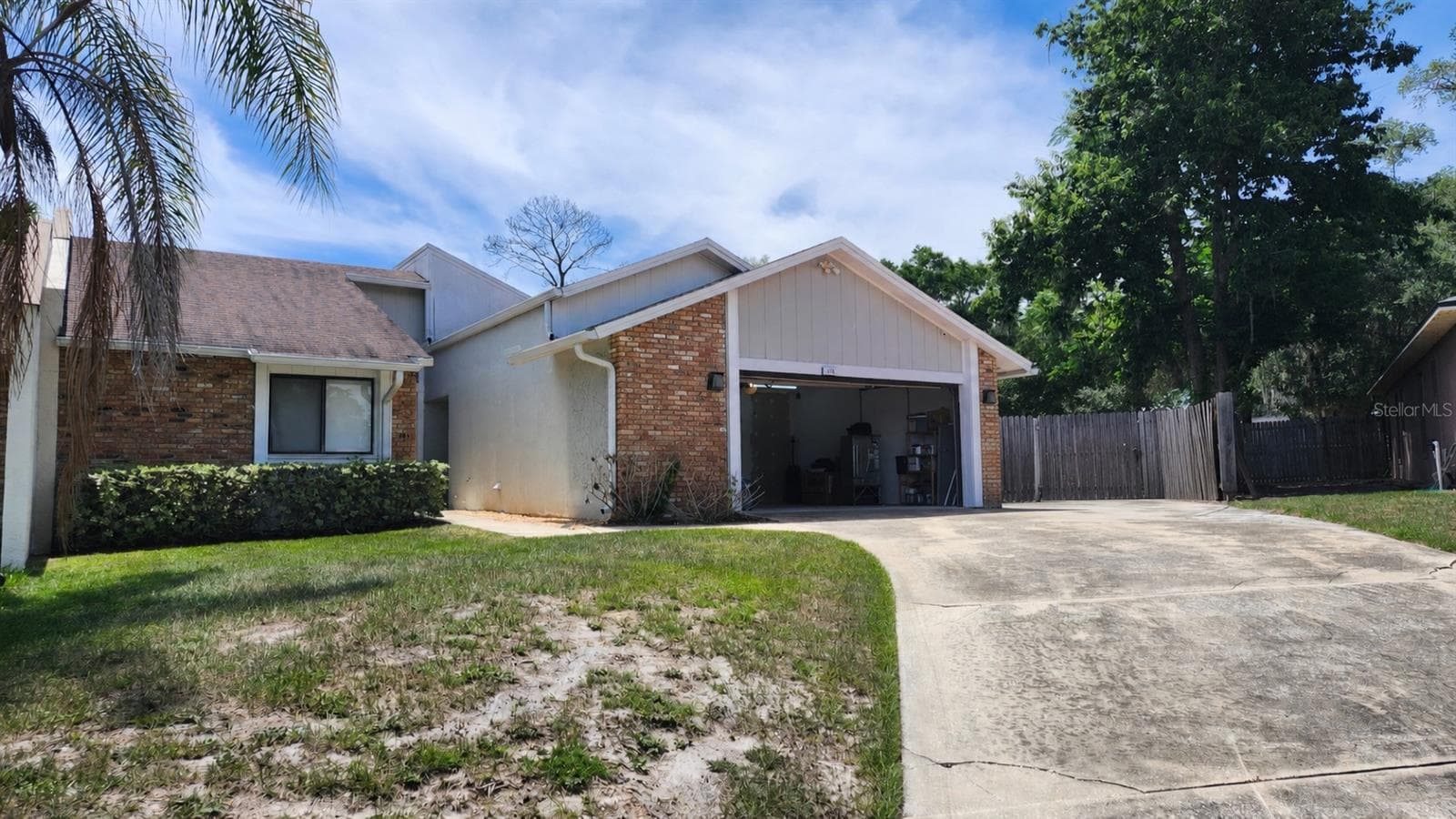 1076 SWEET TREE CT