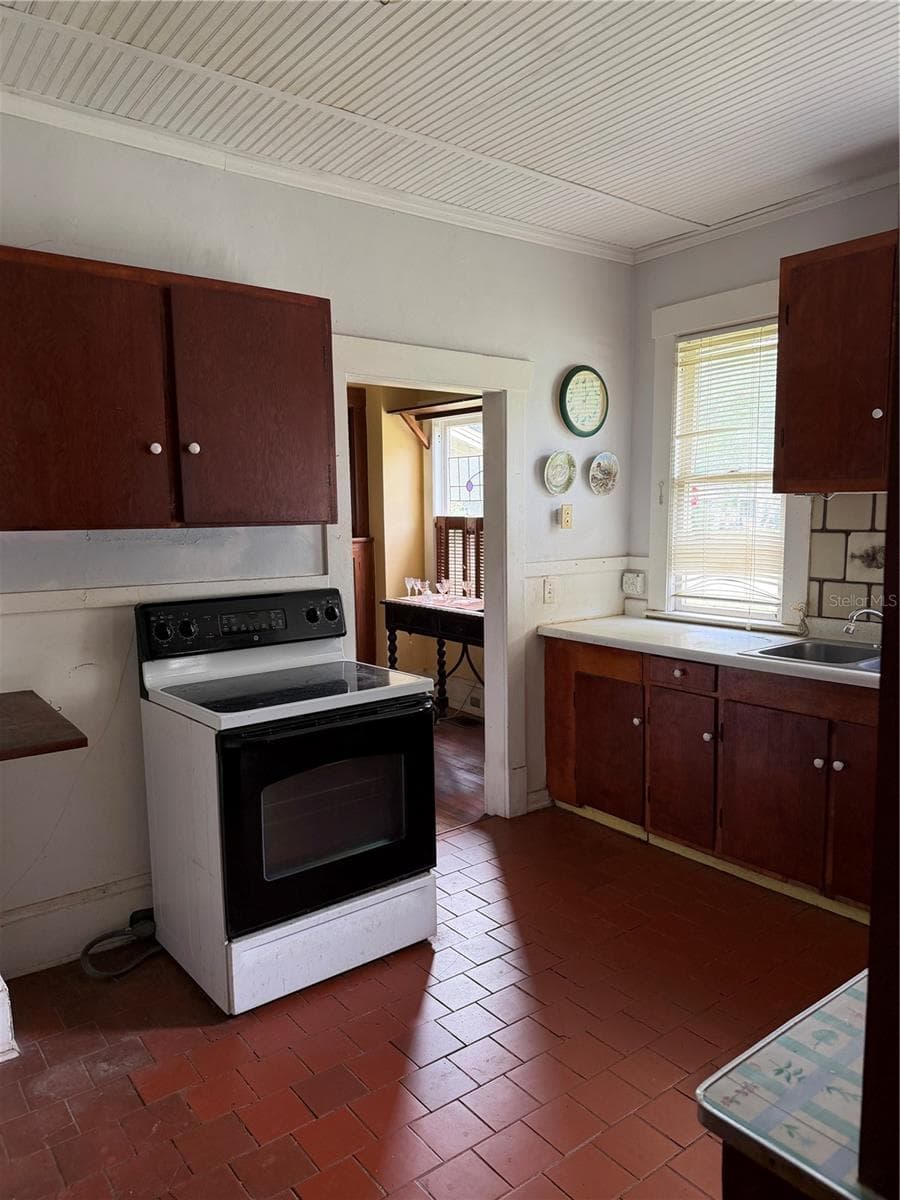 Single Family Residence at 528 N ADELLE AVE, DELAND, photo 17 of 28