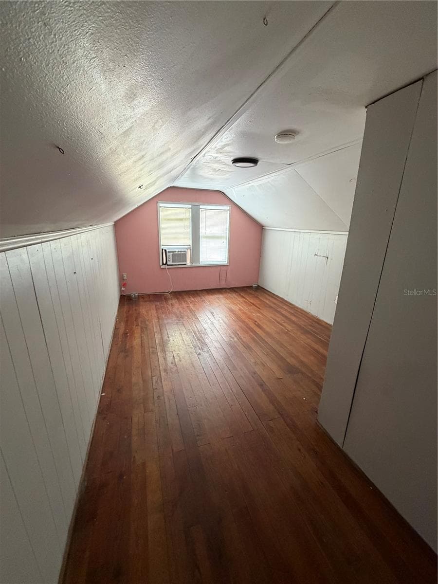 Bedroom upstairs - 528 N ADELLE AVE, DELAND