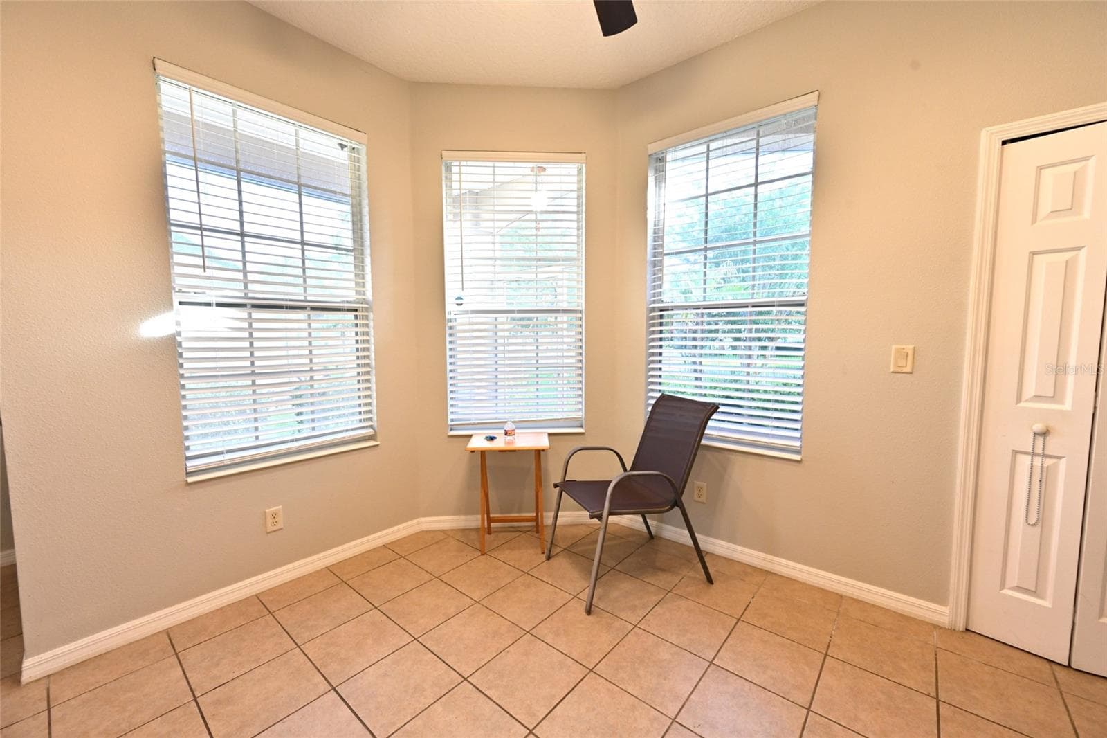 Eat in kitchen area. - 27326 ORCHID GLADE ST, LEESBURG