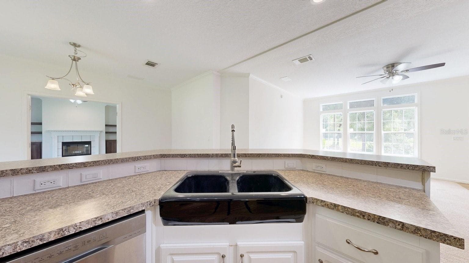 Manufactured Home at 2930 PALMETTO ST, BUNNELL, photo 12 of 31