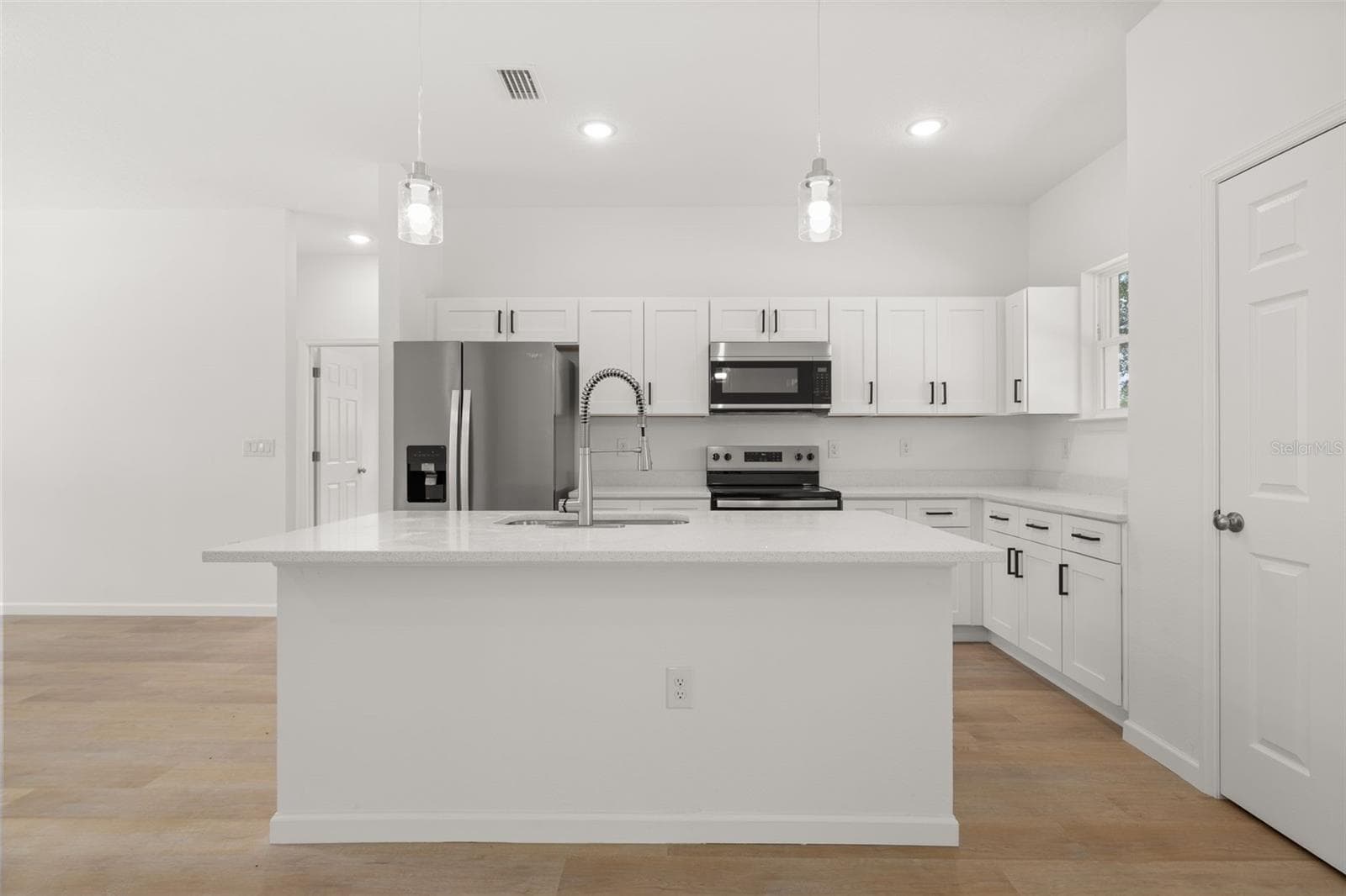 Single Family Residence at 8100 N HILLVIEW CIR, DUNNELLON, photo 12 of 60
