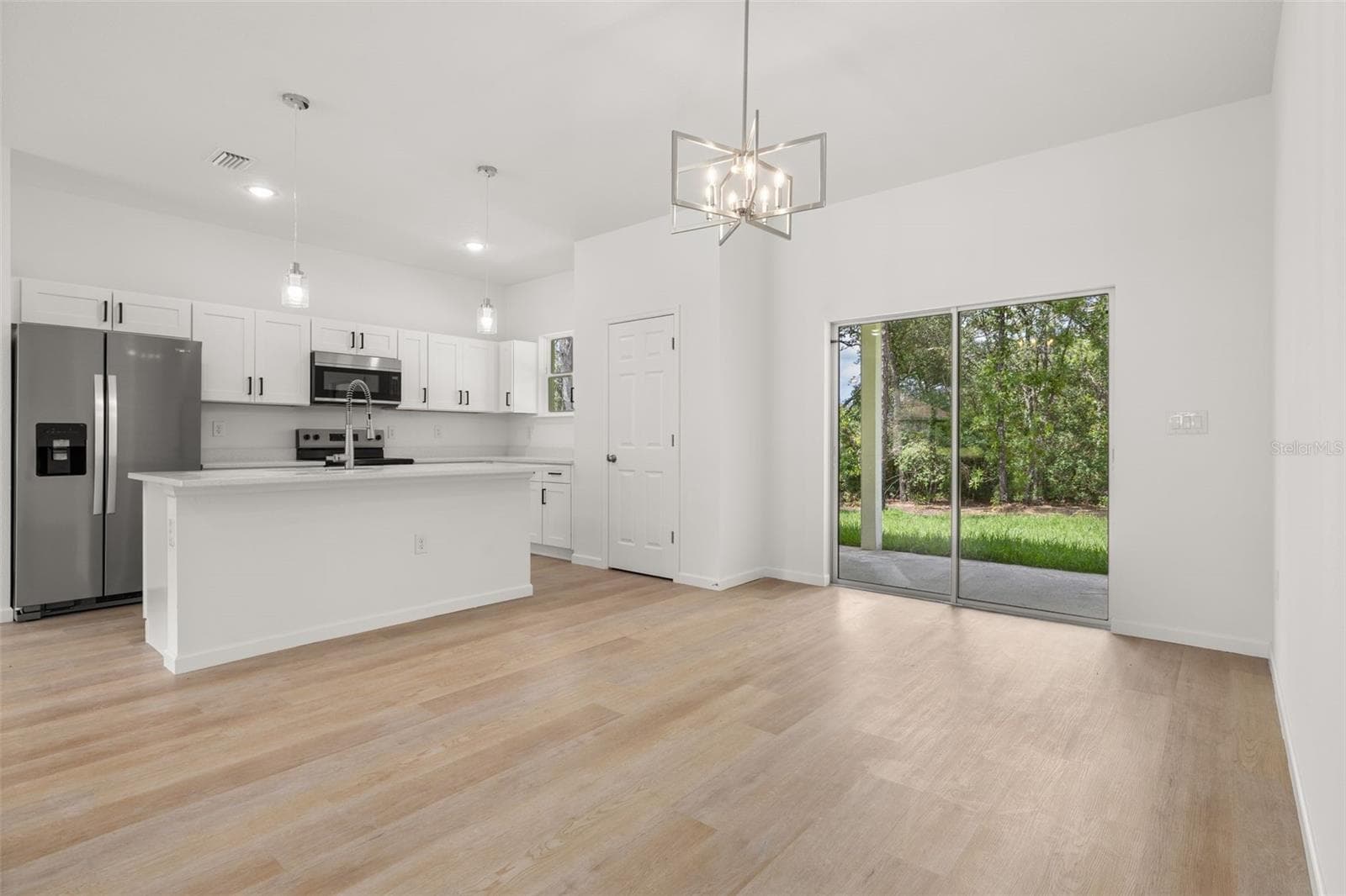 Single Family Residence at 8100 N HILLVIEW CIR, DUNNELLON, photo 13 of 60