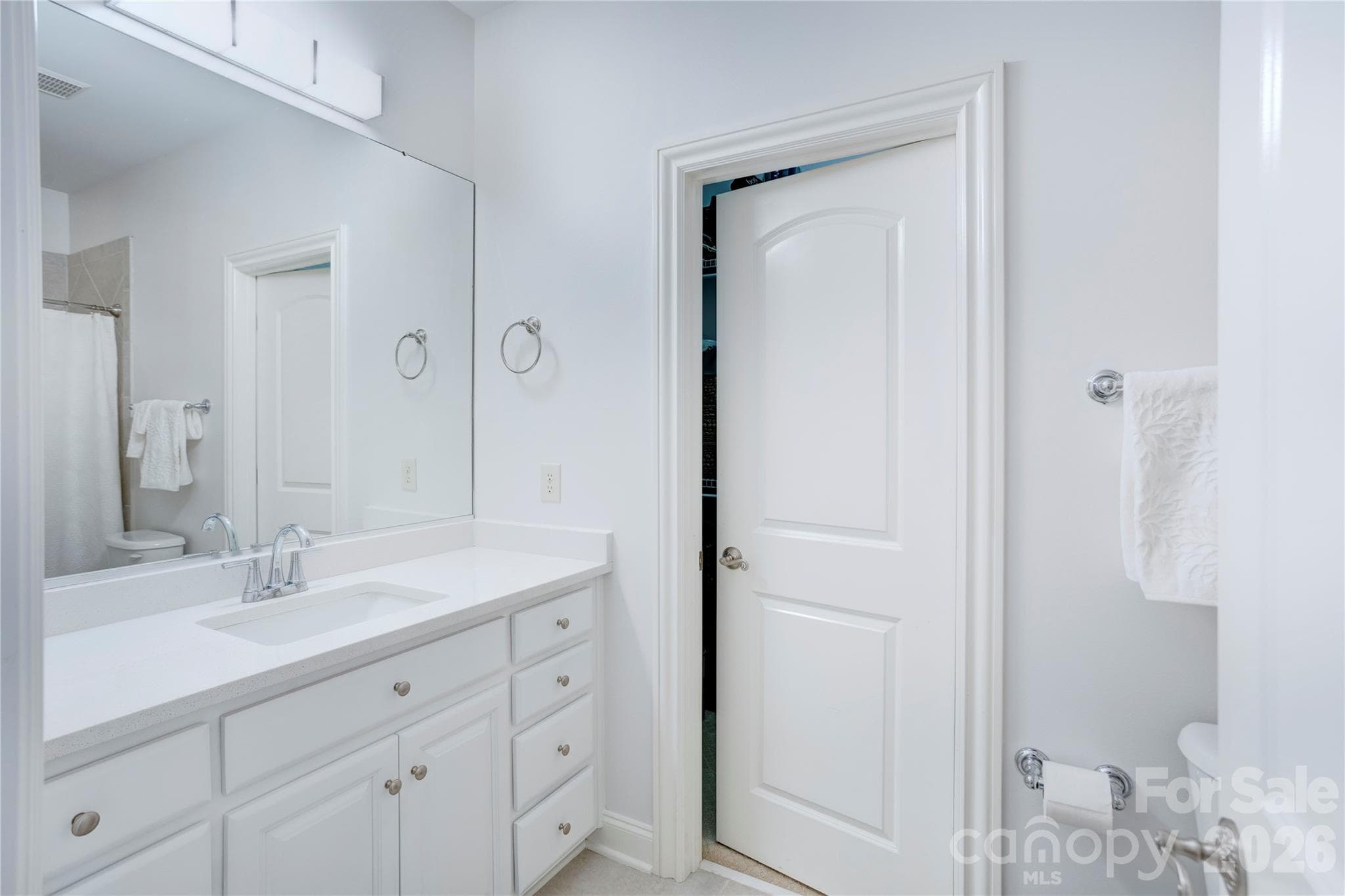 Bath off bedroom - 6005 Willowood Road, Kannapolis