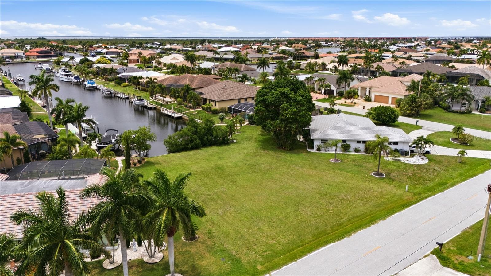 1121 CORONADO DR