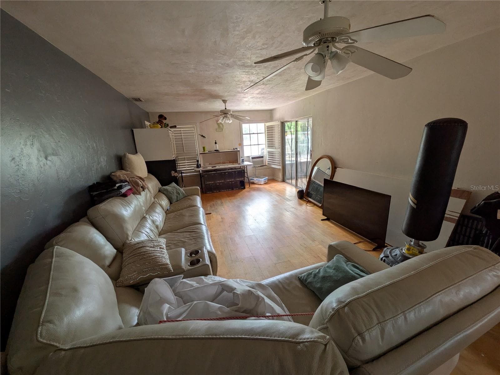 Single Family Residence at 7167 COLUMBIA CIR, FORT MYERS, photo 3 of 14
