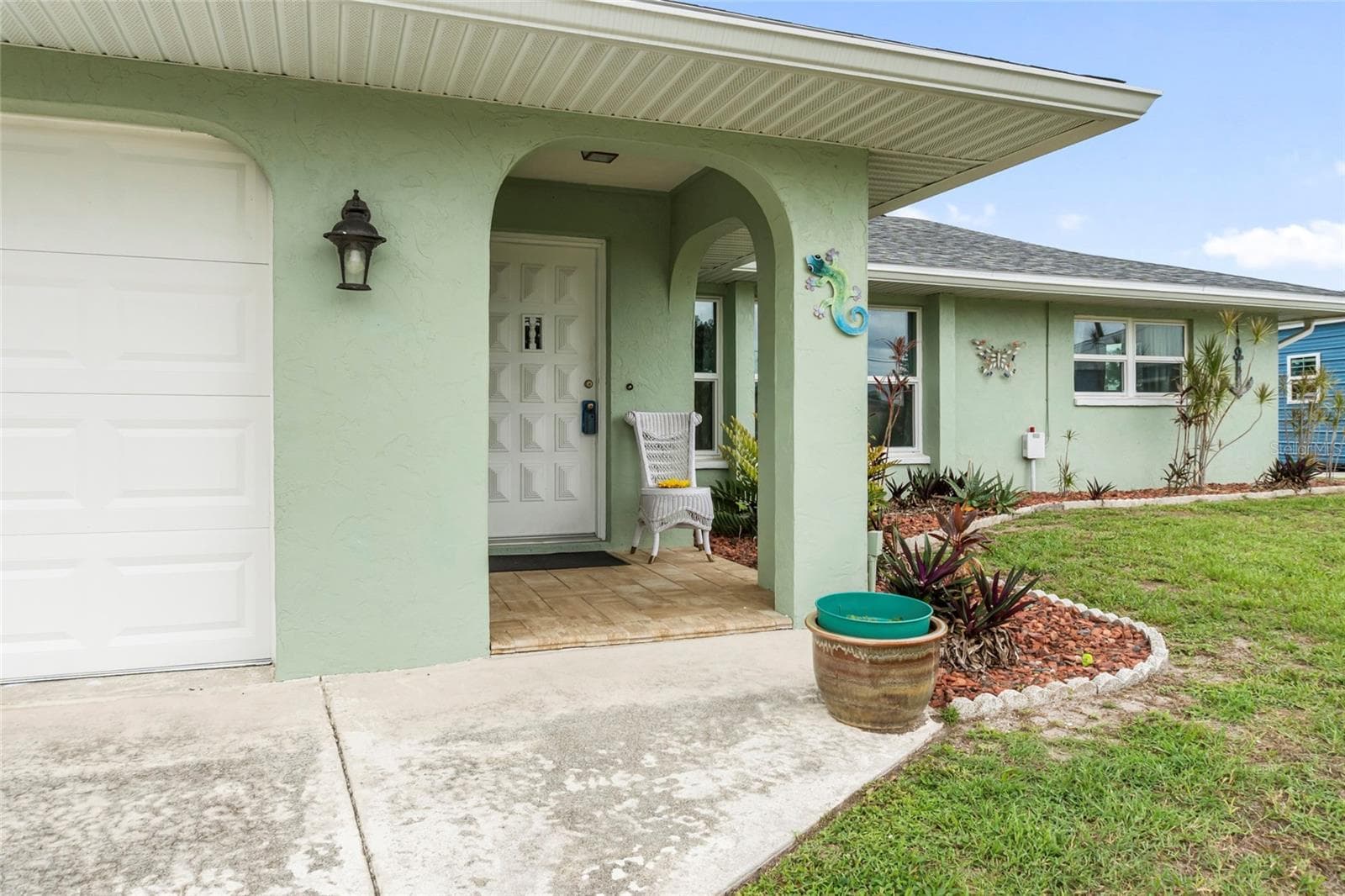 Single Family Residence at 140 BARRE DR NW, PORT CHARLOTTE, photo 2 of 33