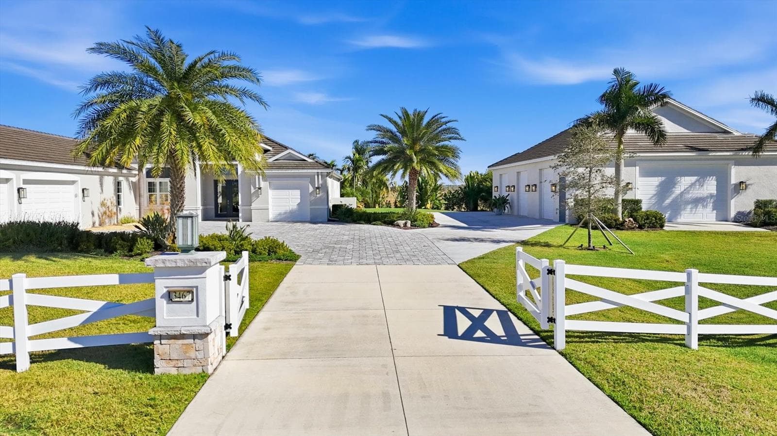Property Entry, Paver Driveway and Fence - 3467 COMPOUND CT, SARASOTA