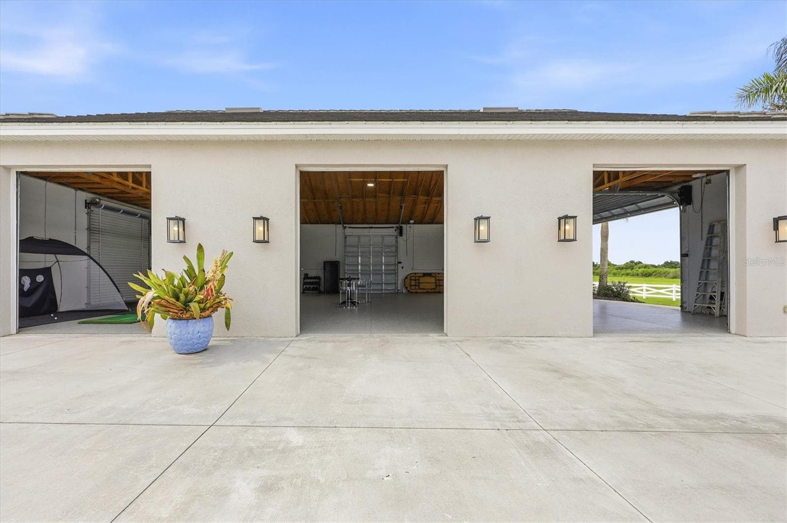 2,400 SF Garage with Epoxy Floors and 6 Garage Doors - 3467 COMPOUND CT, SARASOTA