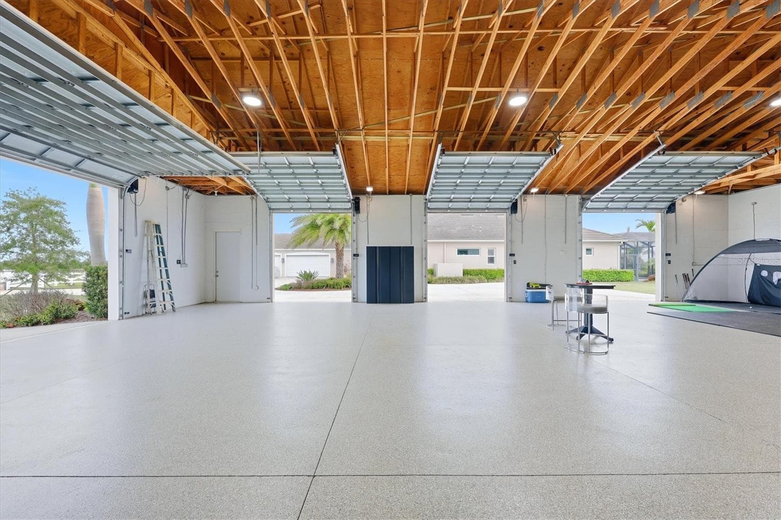 Garage with Epoxy Floors and 6 Garage Doors - 3467 COMPOUND CT, SARASOTA