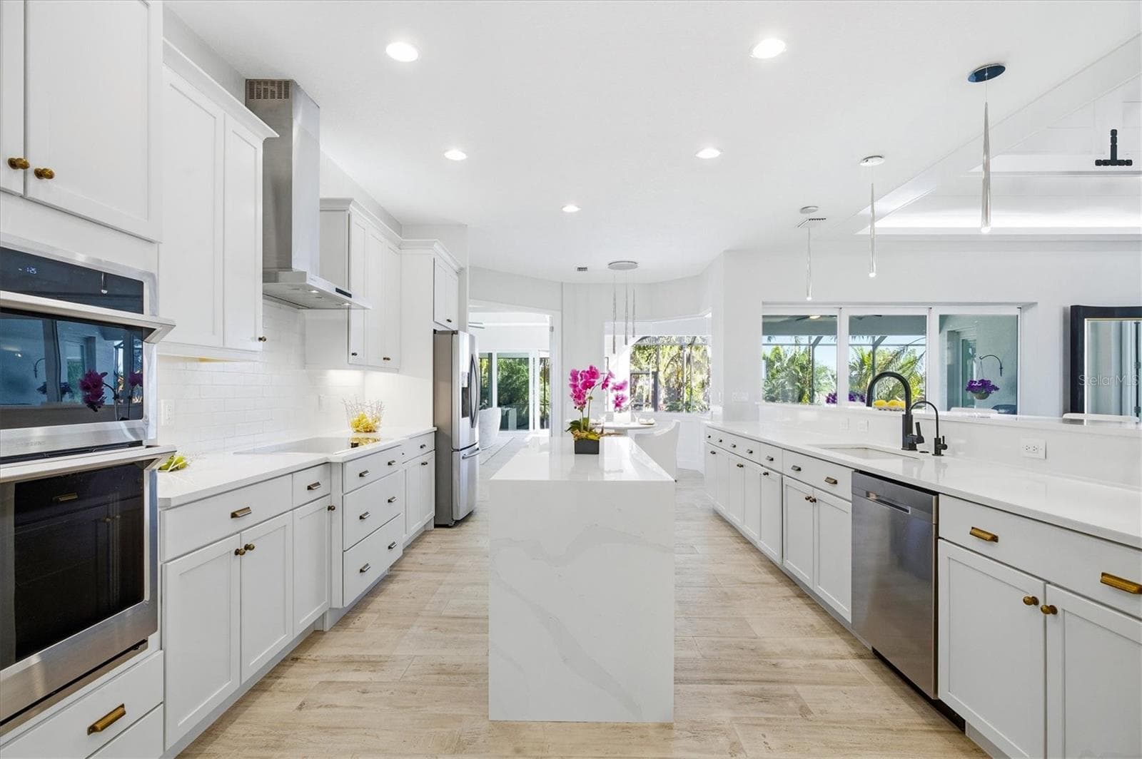 Kitchen and Island - 3467 COMPOUND CT, SARASOTA