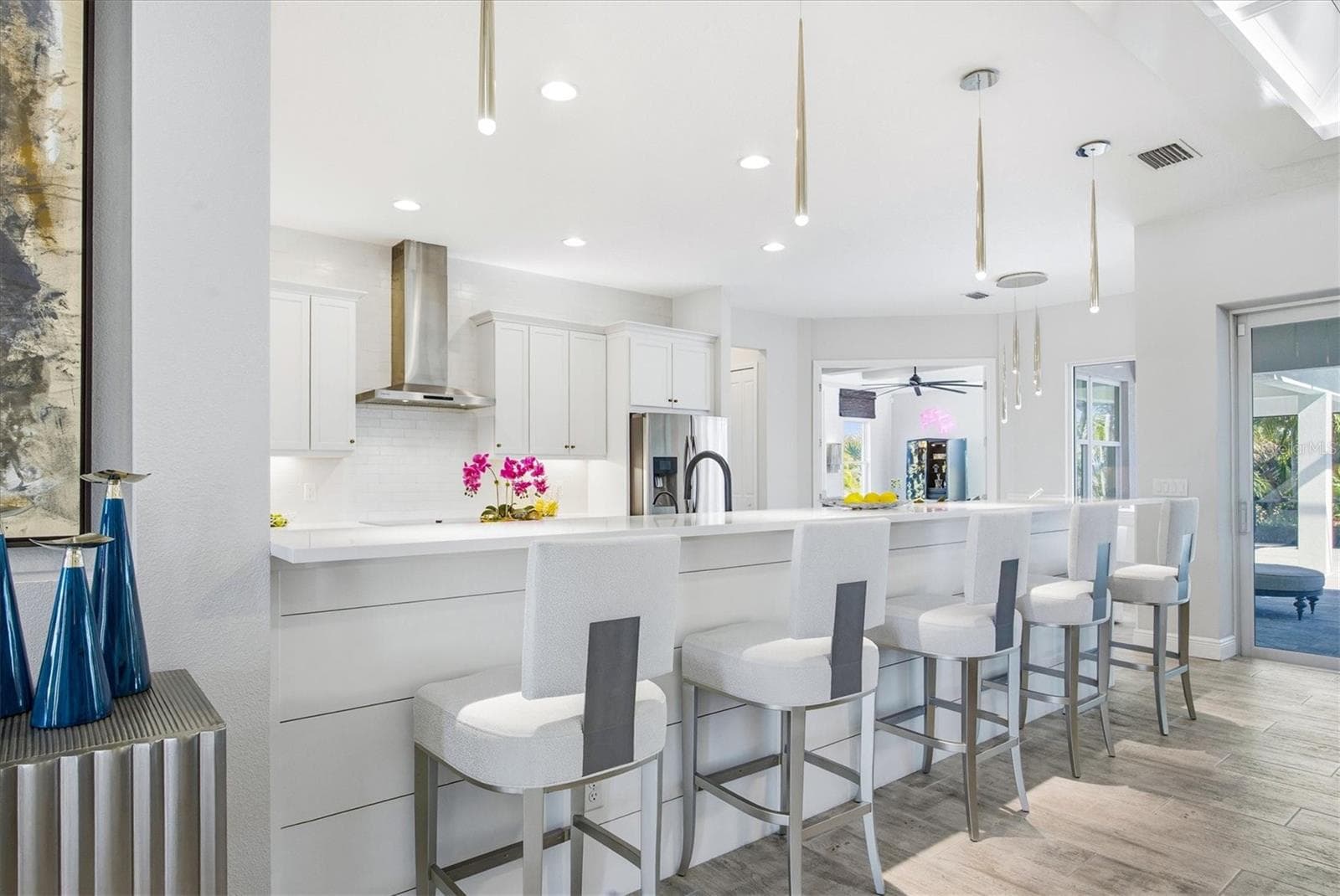 Kitchen Island with Seating - 3467 COMPOUND CT, SARASOTA