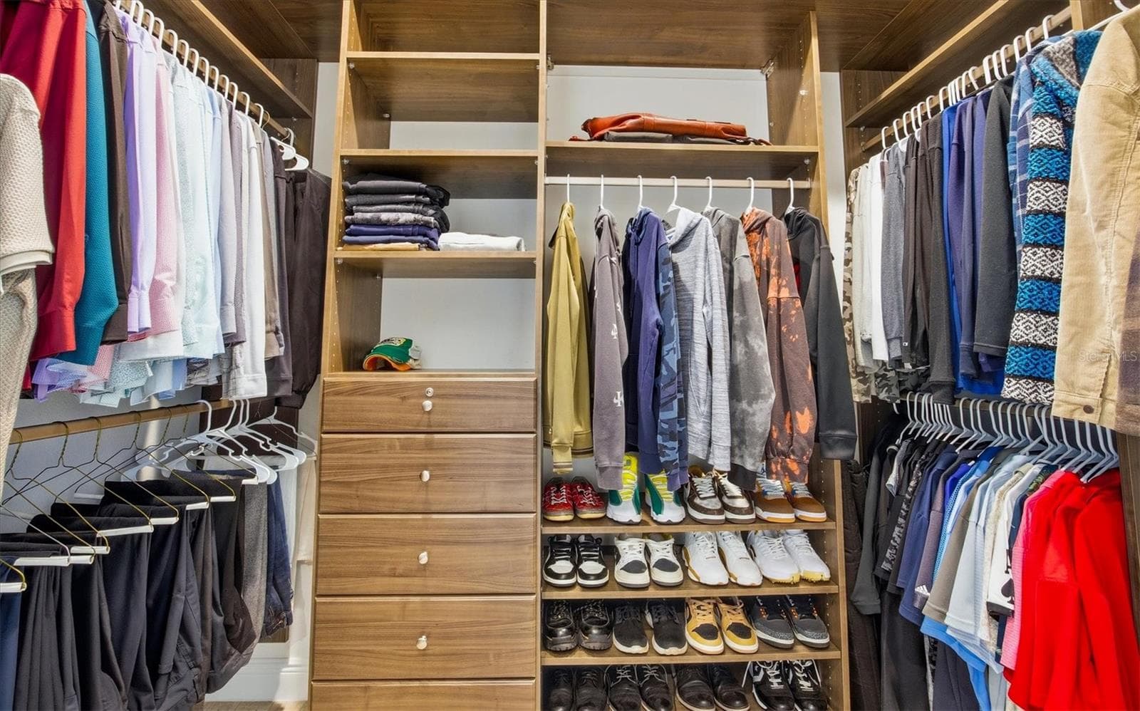 Dual Walk-in Closets with Custom Built-ins - 3467 COMPOUND CT, SARASOTA