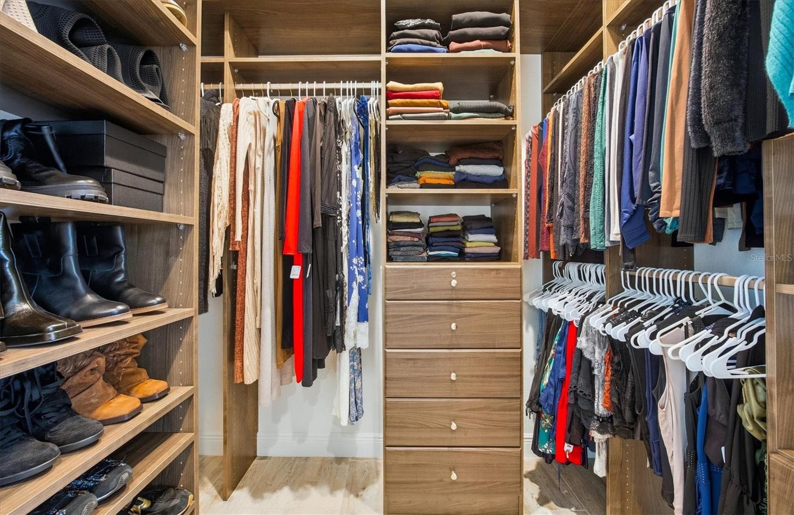 Dual Walk-in Closets with Custom Built-ins - 3467 COMPOUND CT, SARASOTA