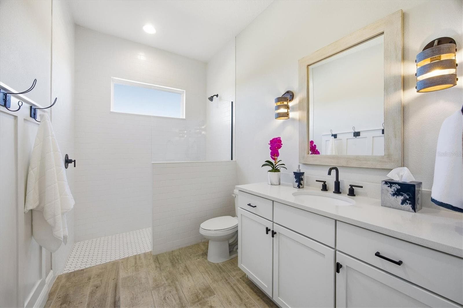 Guest Bathroom has Quartz Countertops and Walk-in Shower - 3467 COMPOUND CT, SARASOTA