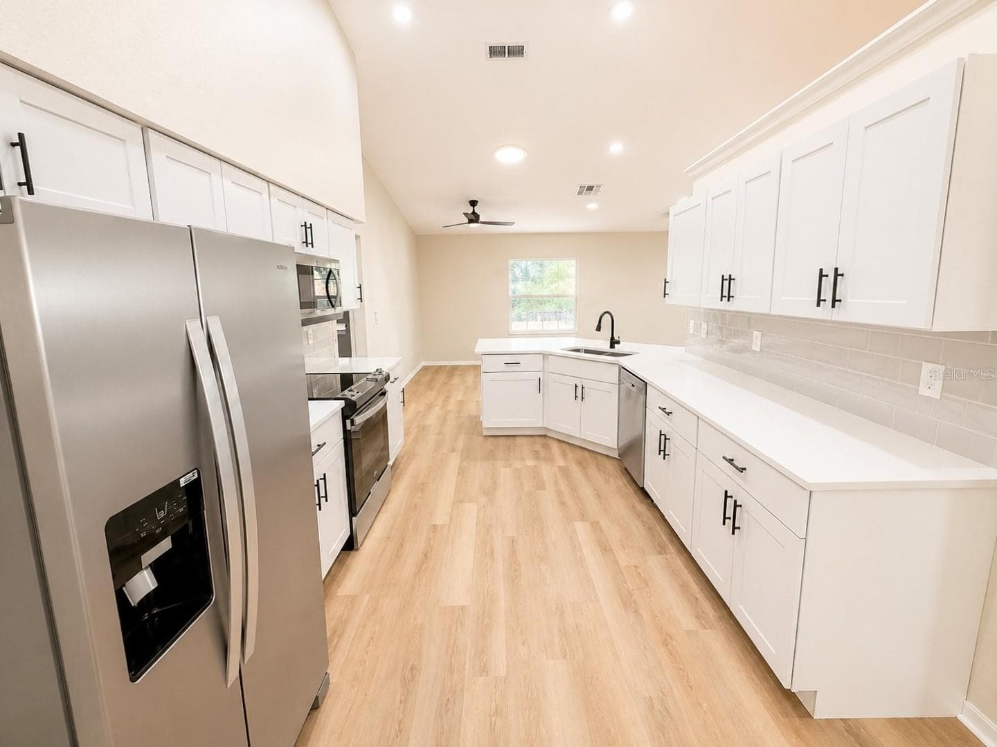 Single Family Residence at 17440 SE 112TH AVE, SUMMERFIELD, photo 2 of 18
