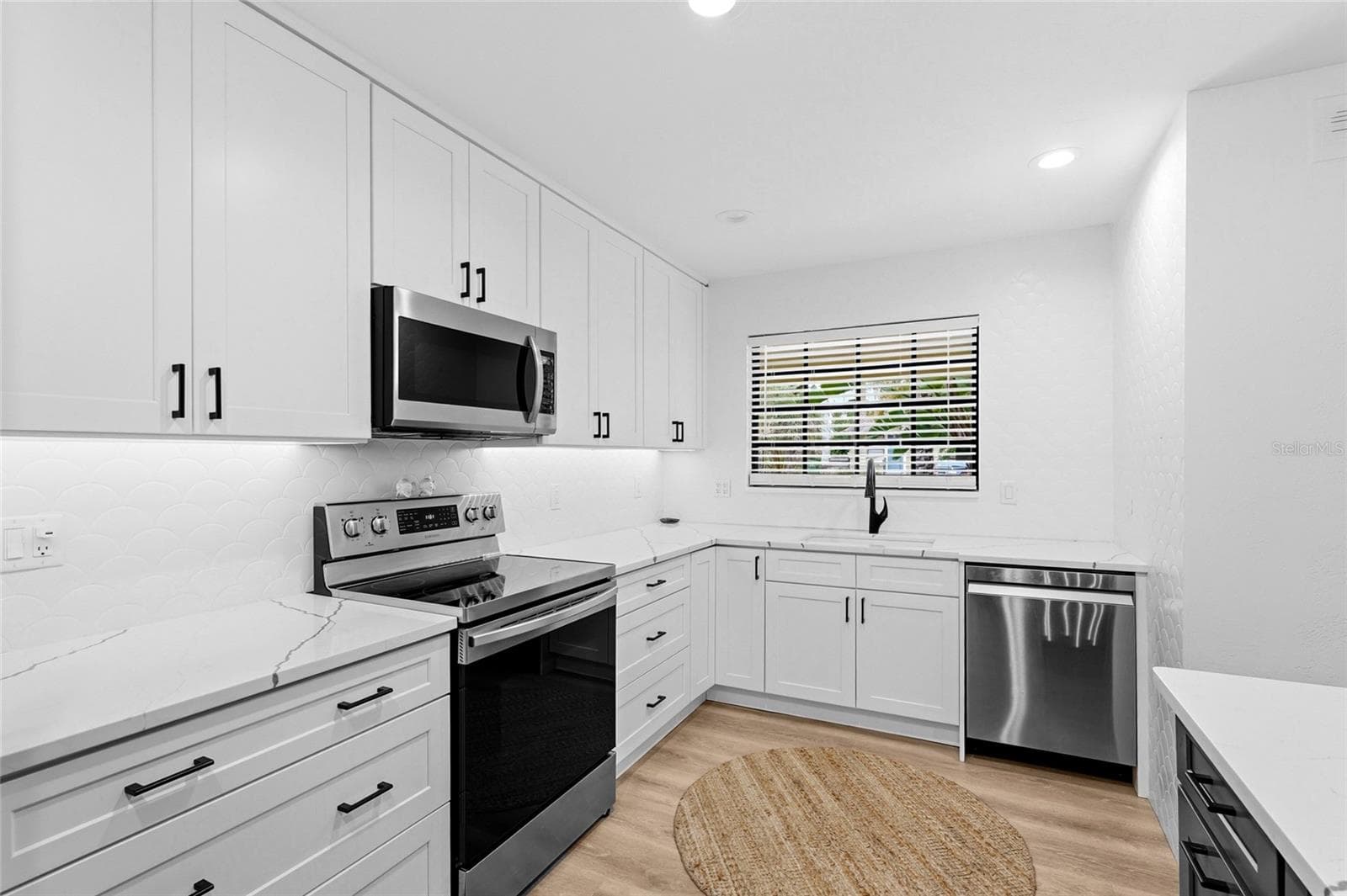 Single Family Residence at 2480 ALAMEDA AVE, SARASOTA, photo 5 of 68