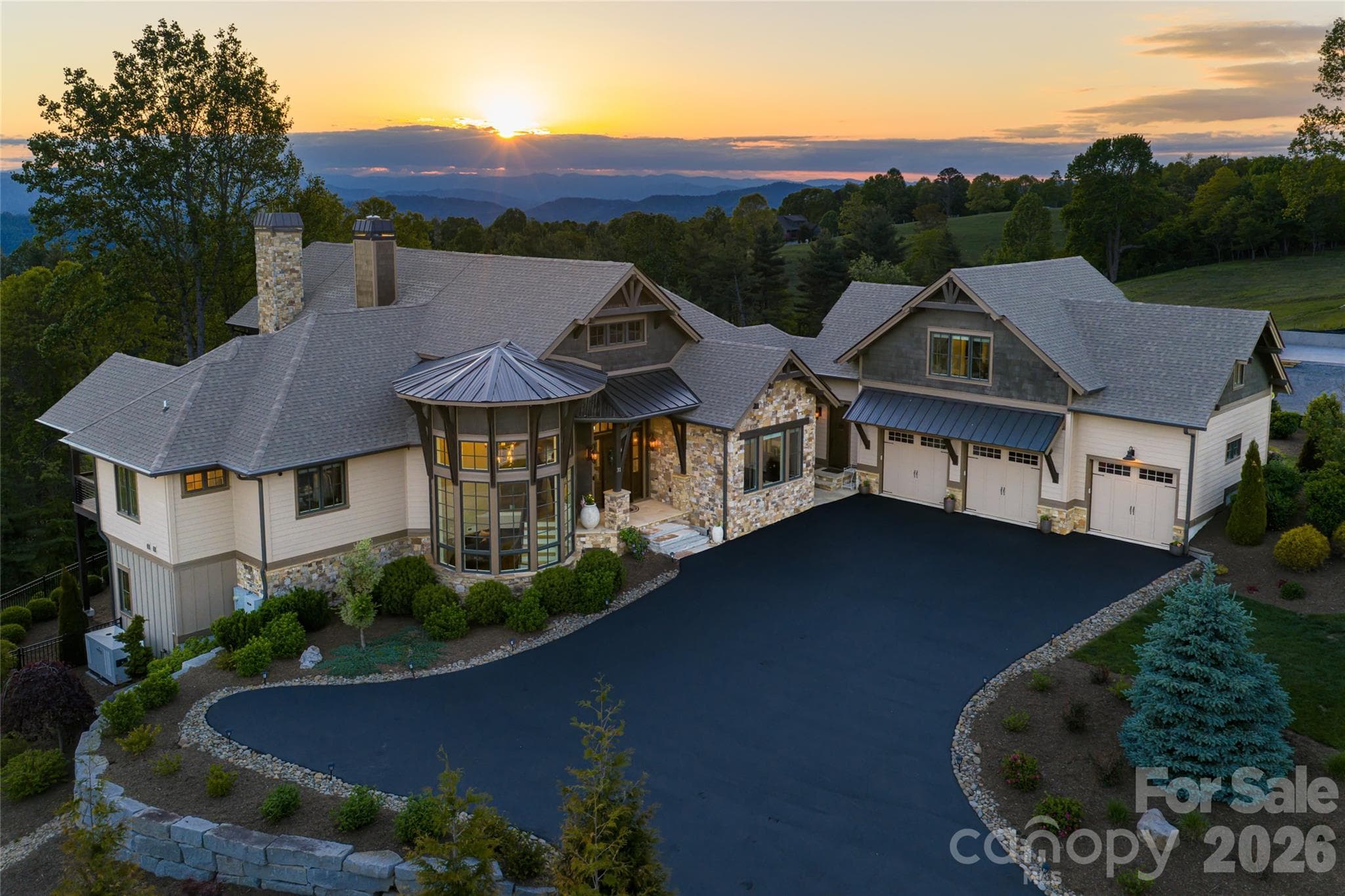 Single Family Residence at Hendersonville, photo 8 of 49