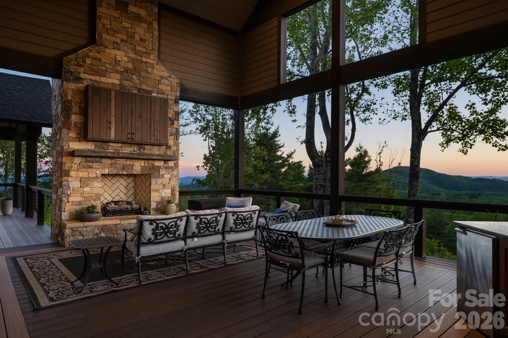 Single Family Residence at Hendersonville, photo 6 of 49
