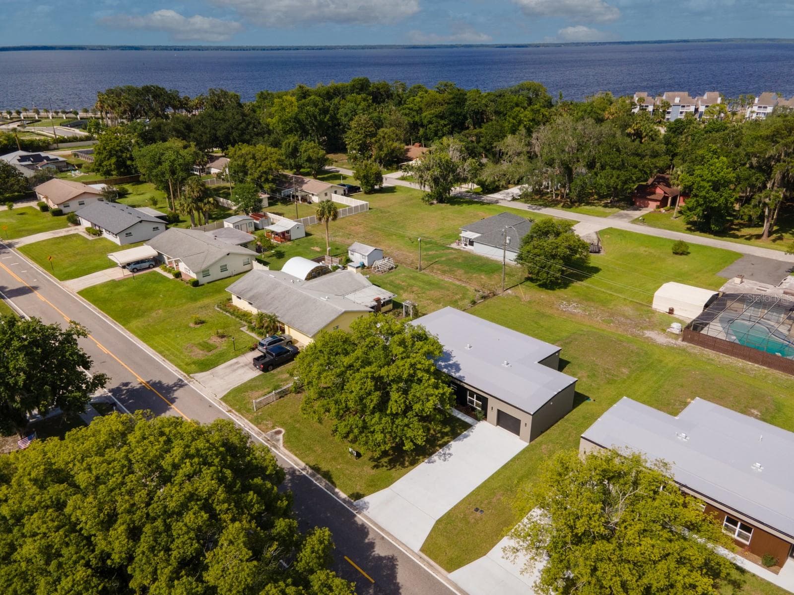 Single Family Residence at 455 RIVERVIEW AVE, SANFORD, photo 2 of 55