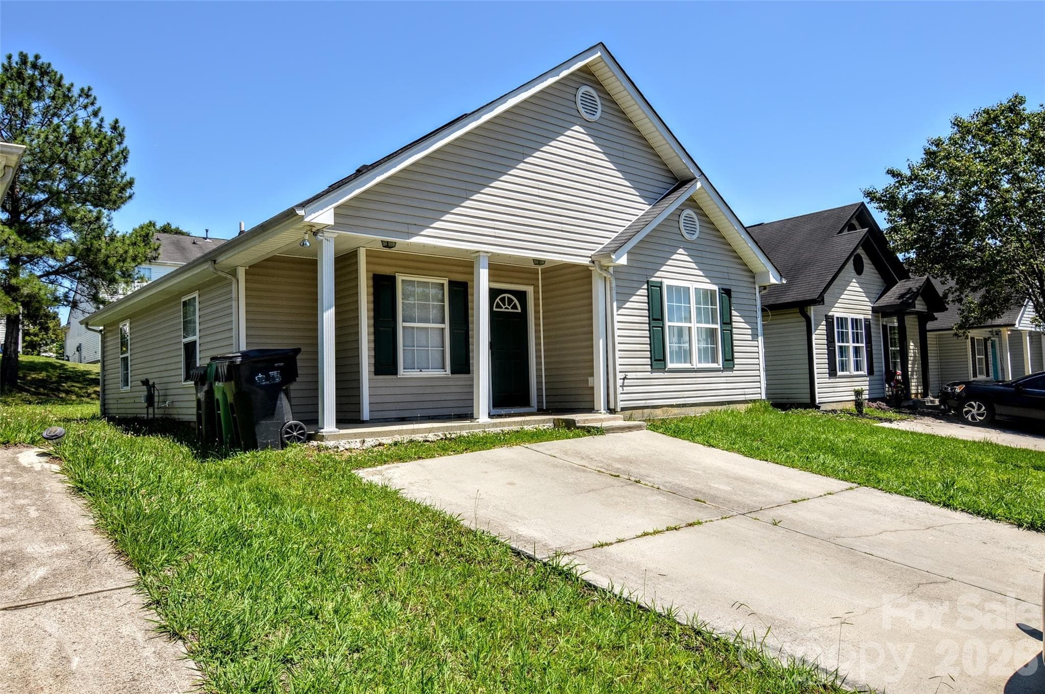 Single Family Residence at 1131 Hannah Rae Court, Charlotte, photo 2 of 29