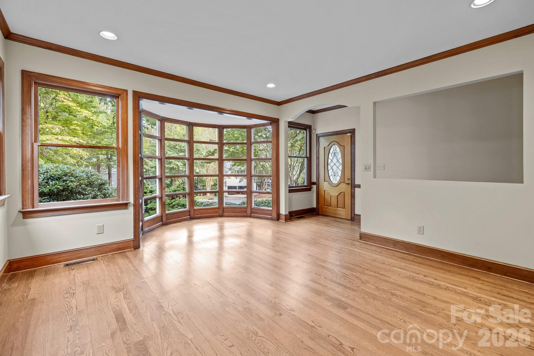 Large living room with floor to ceiling bay window - Charlotte