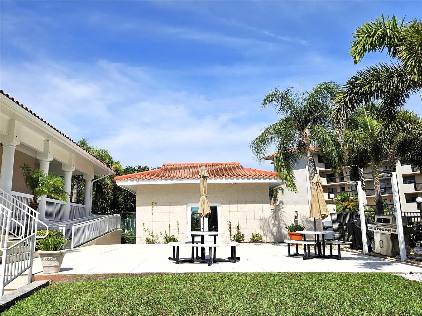 BBQ area by pool and clubhouse - 1800 MARINER DR #9, TARPON SPRINGS