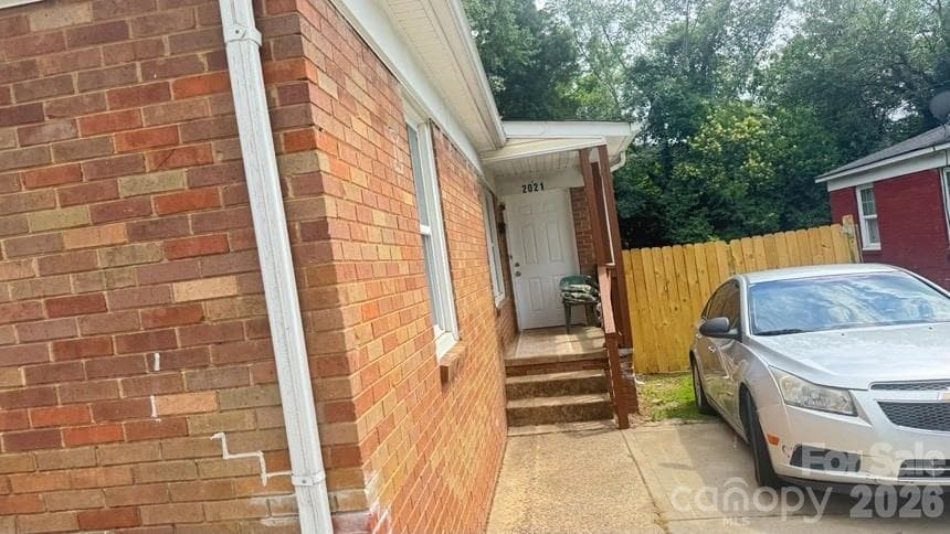 Duplex at Charlotte, photo 2 of 7