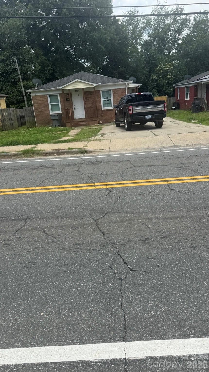 Duplex at Charlotte, photo 7 of 7
