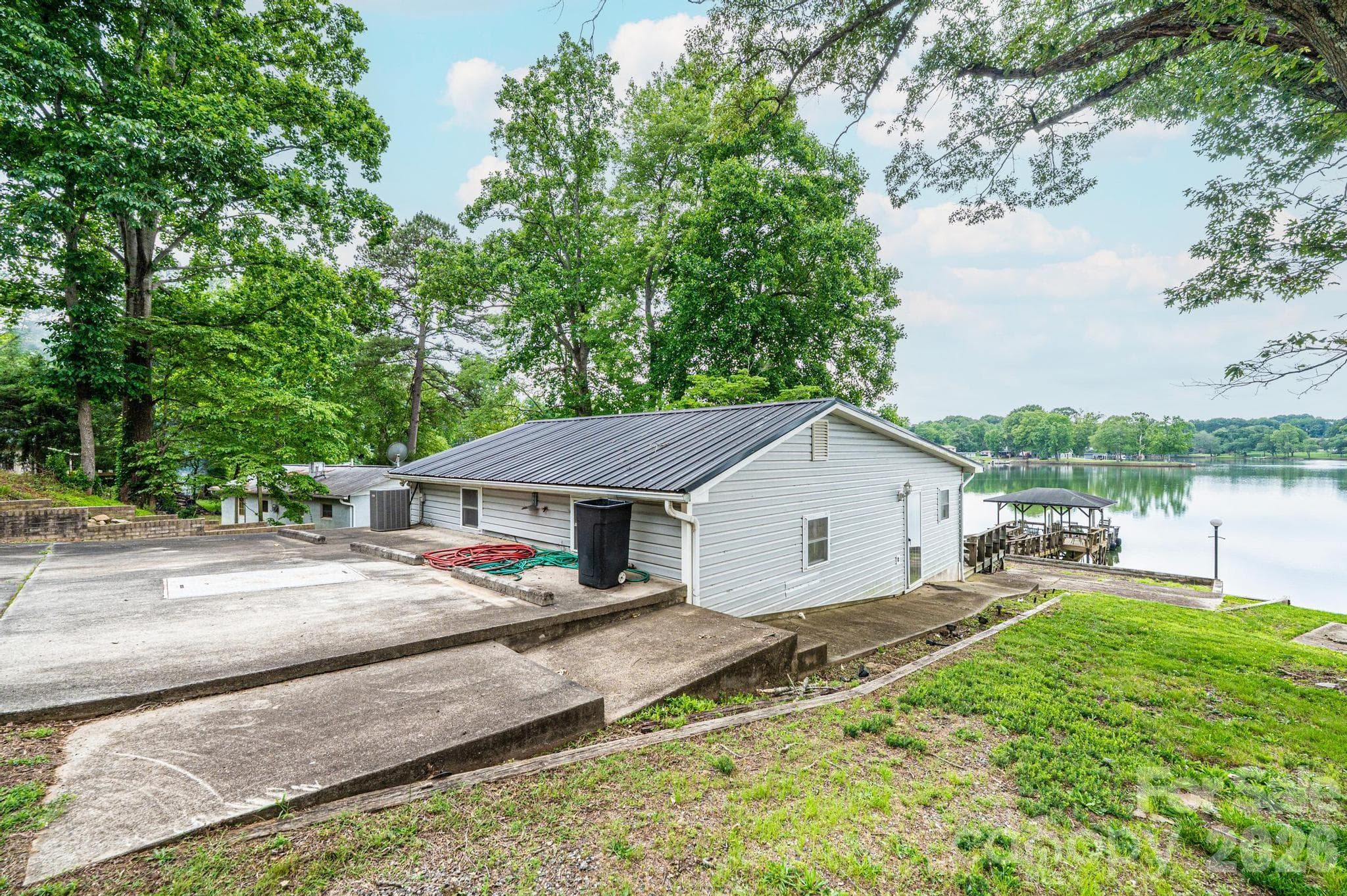 Single Family Residence at 4566 Windward Lane, Catawba, photo 2 of 47